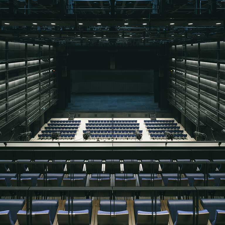 Box1000: A 1000 square meter theater space.