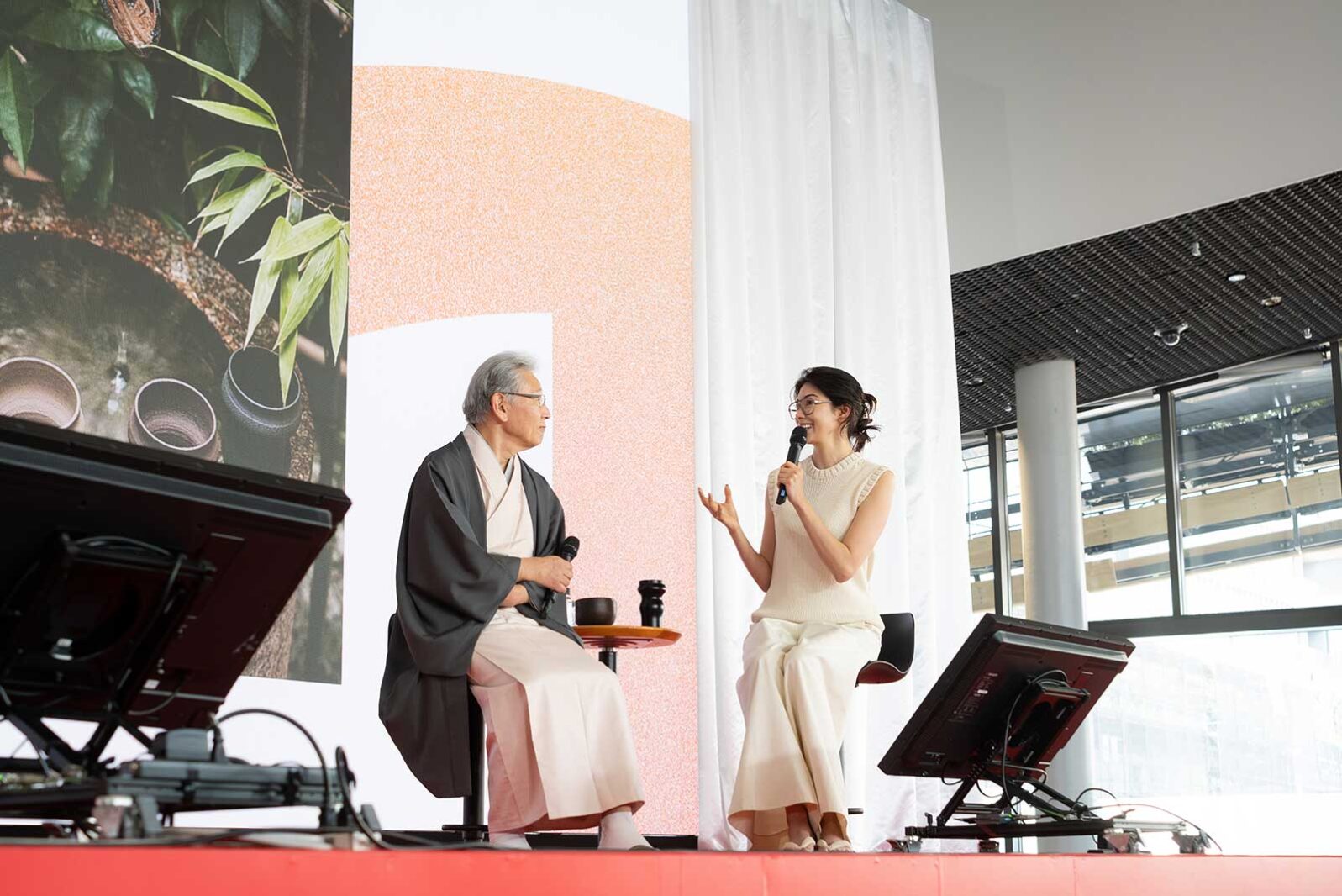 室瀬和美さんと森星さんセッションの様子