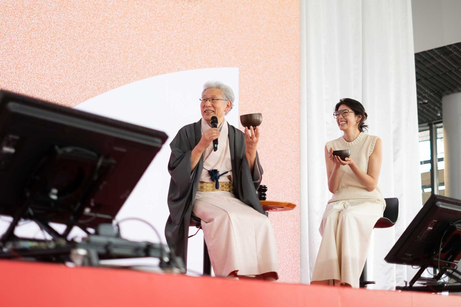 室瀬和美さんと森星さんセッションの様子